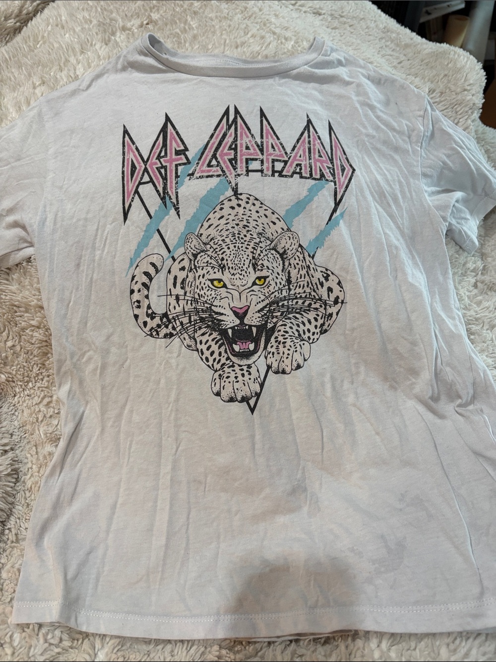 Def Leppard White Short Sleeve Leopard Graphic Tee